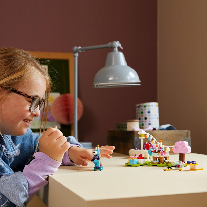 Laad de afbeelding in de Gallery-viewer, Lego Animal Crossing 77046 Julian'S Birthday Party