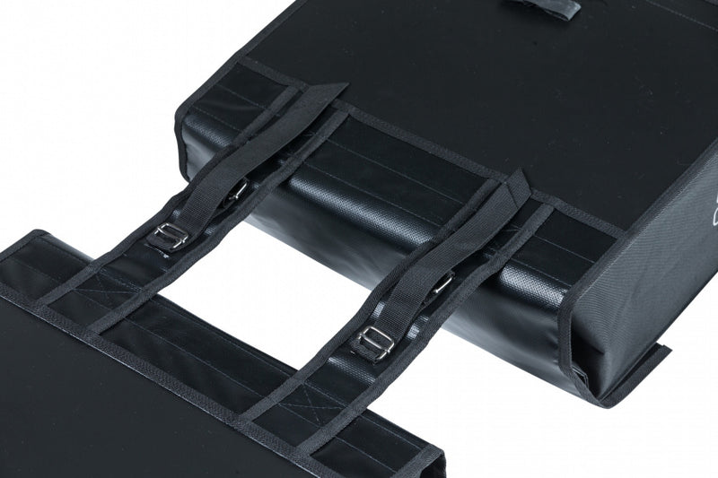 Laad de afbeelding in de Gallery-viewer, Basil Dubbele Fietstas Urban Load 48-53 Liter – 17738 zwart