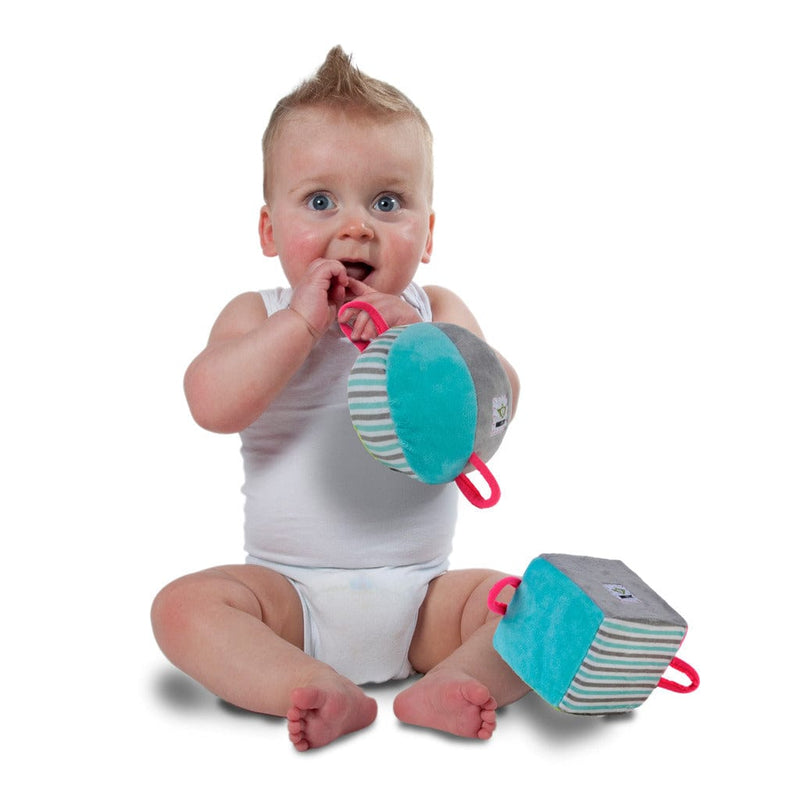 Laad de afbeelding in de Gallery-viewer, Angel Toys Rammelaar Kubus Met Belletje 11 Cm