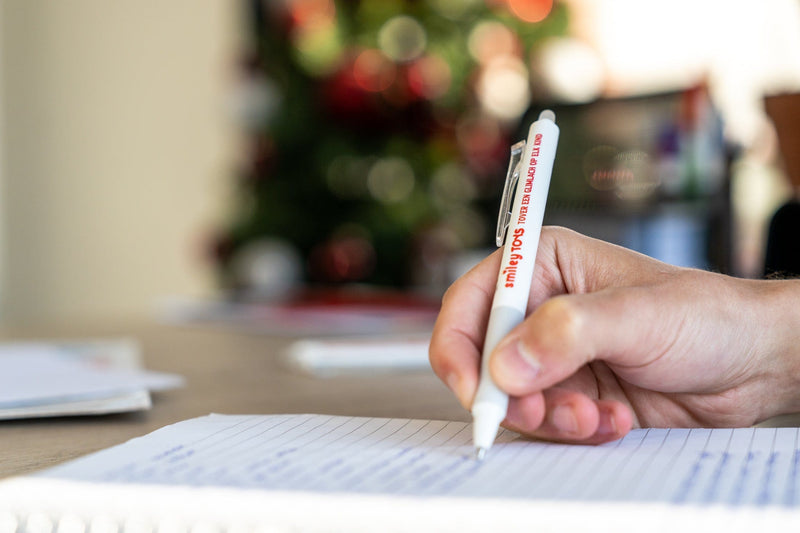 Laad de afbeelding in de Gallery-viewer, SMILEY TOYS PEN - PER VERKOCHTE PEN = 2 EURO NAAR STICHTING PELICANO