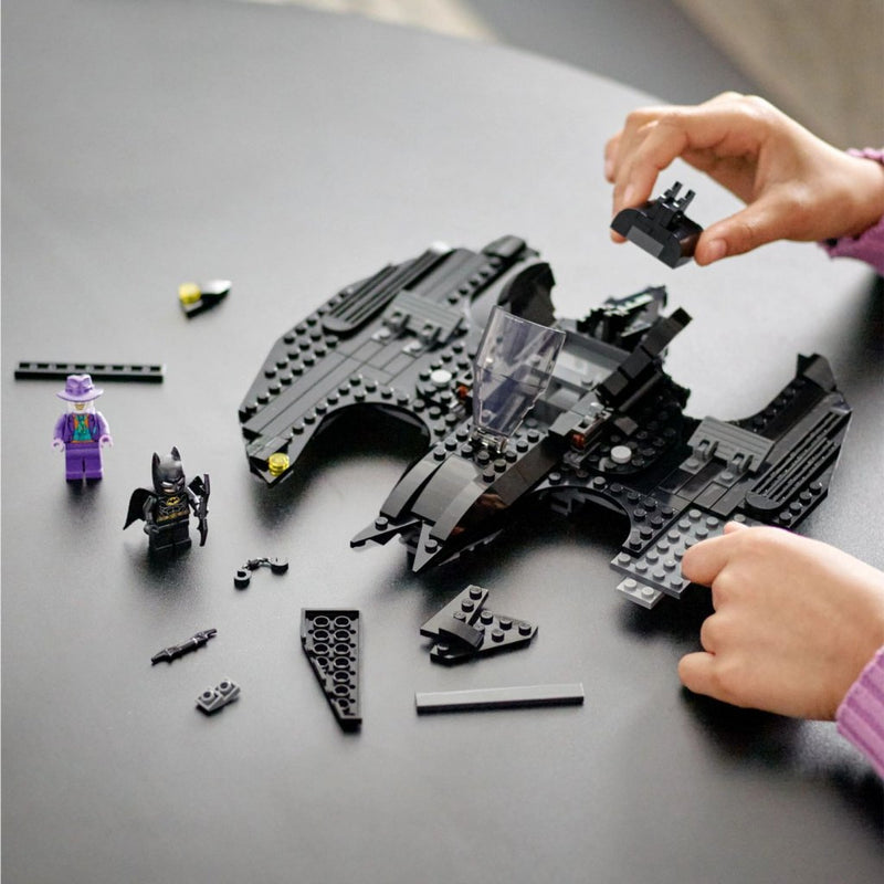 Laad de afbeelding in de Gallery-viewer, Lego Super Hero 76265 Batwing Batman Vs The Joker
