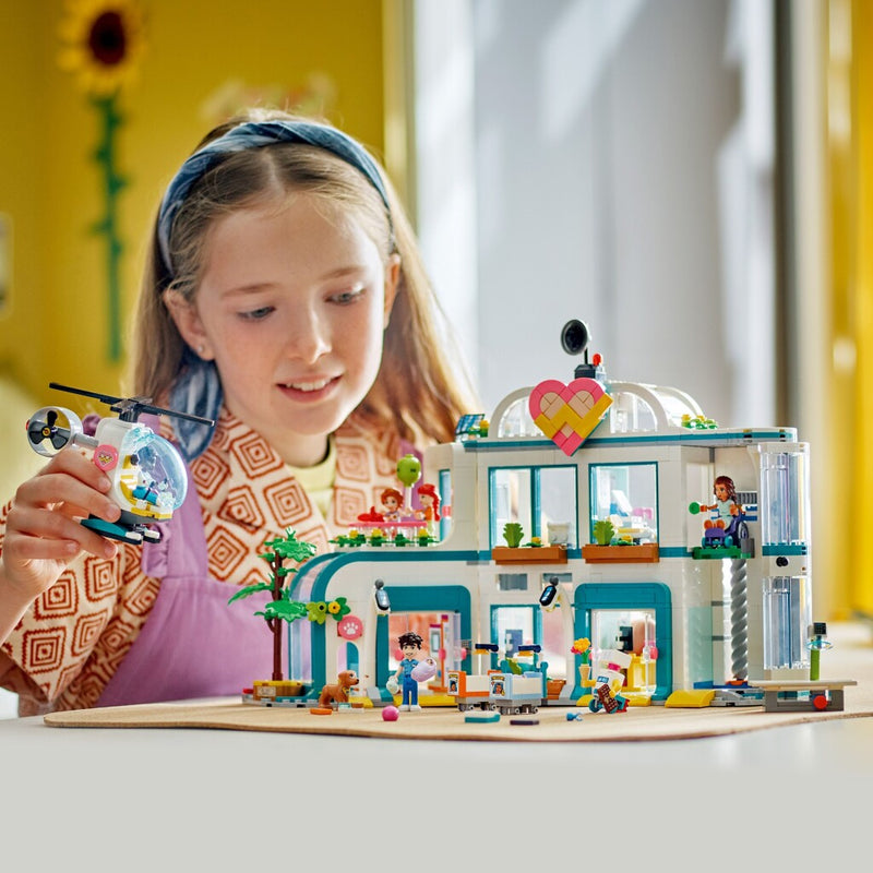 Laad de afbeelding in de Gallery-viewer, Lego Friends 42621 Heartlake City Ziekenhuis
