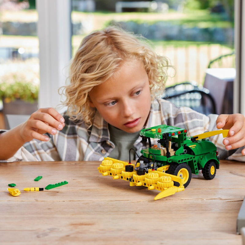 Laad de afbeelding in de Gallery-viewer, Lego Technic 42168 John Deere 9700 Forage Harvester
