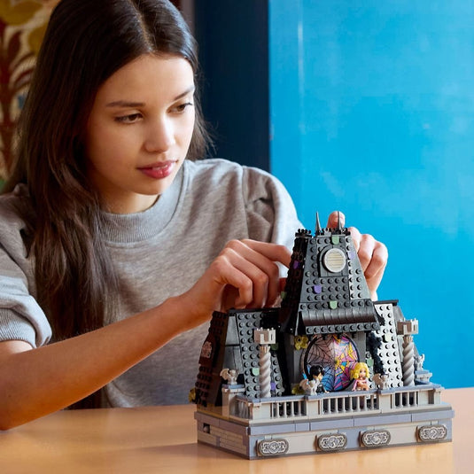 Lego Adams Family 76781 Wednesday En Enids Kamer
