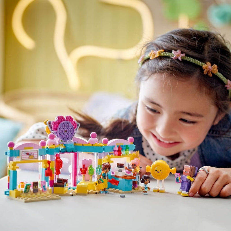 Laad de afbeelding in de Gallery-viewer, Lego Friends 42649 Heartlake City Snoepwinkel
