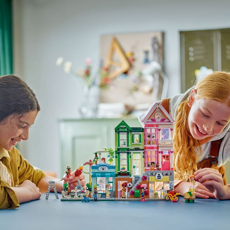 Laad de afbeelding in de Gallery-viewer, Lego Friends 42670 Heartlake City Appartementen En Winkels
