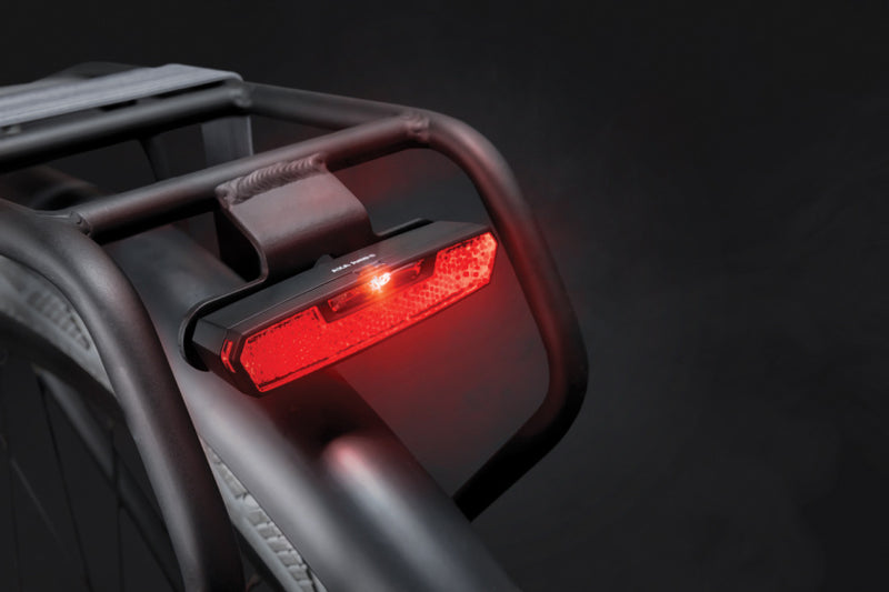 Laad de afbeelding in de Gallery-viewer, Axa Achterlicht Juno Battery Auto On/Off 80Mm
