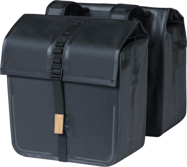 Laad de afbeelding in de Gallery-viewer, Basil Dubbele Fietstas Urban Dry 50 Liter Zwart - 17659
