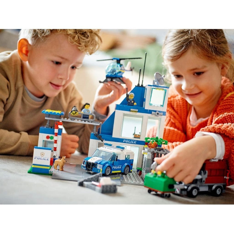 Laad de afbeelding in de Gallery-viewer, Lego City 60316 Politiebureau
